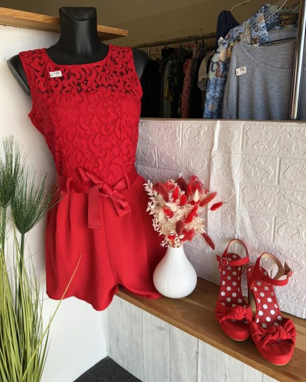 Combishort Rouge Élégance Dentelle & Fluidité
